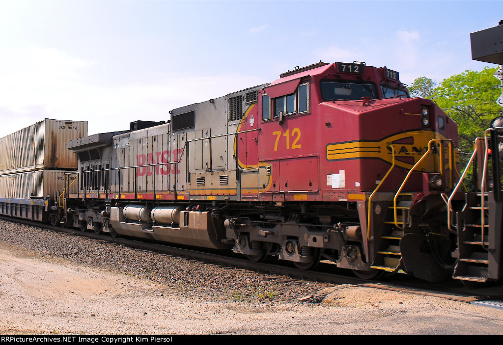 BNSF 712 Pusher "Santa Fe"on Nose